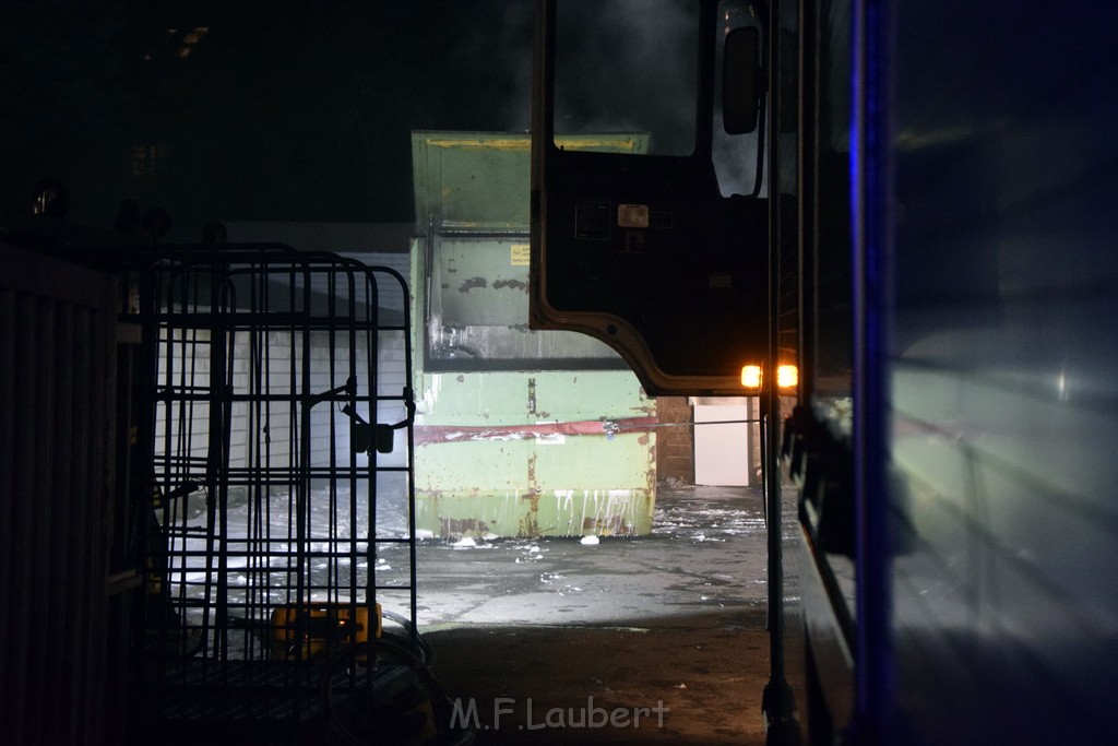 Feuer Papp Presscontainer Koeln Hoehenberg Bochumerstr P173.JPG - Miklos Laubert